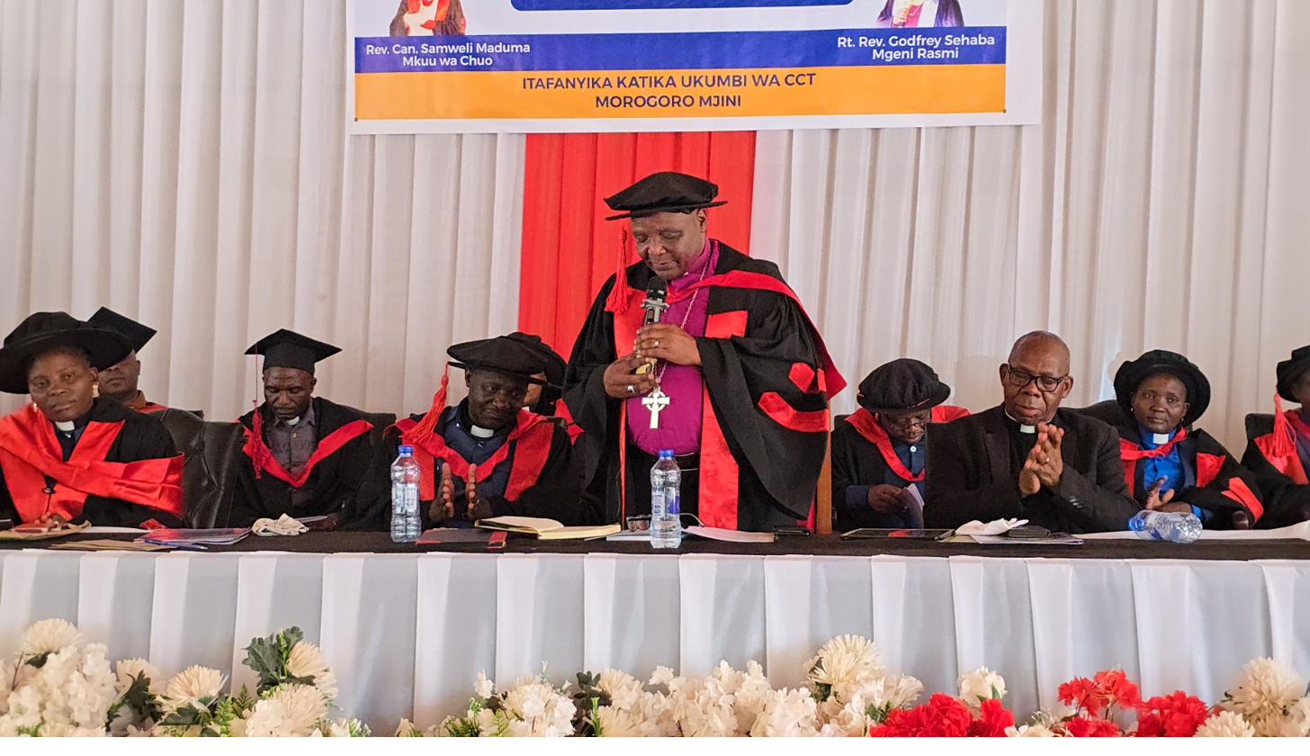 A guest of honour speaking at graduation